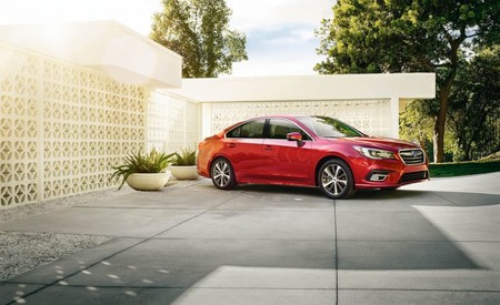 El Subaru Legacy 2018 no va a la caza de los superventas, pero tiene con qué