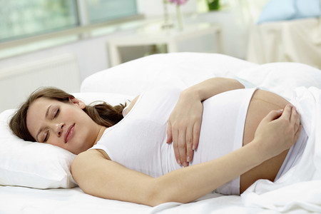 ¡A dormir! Tomar siestas en el embarazo reduce el riesgo de que el bebé tenga bajo peso al nacer