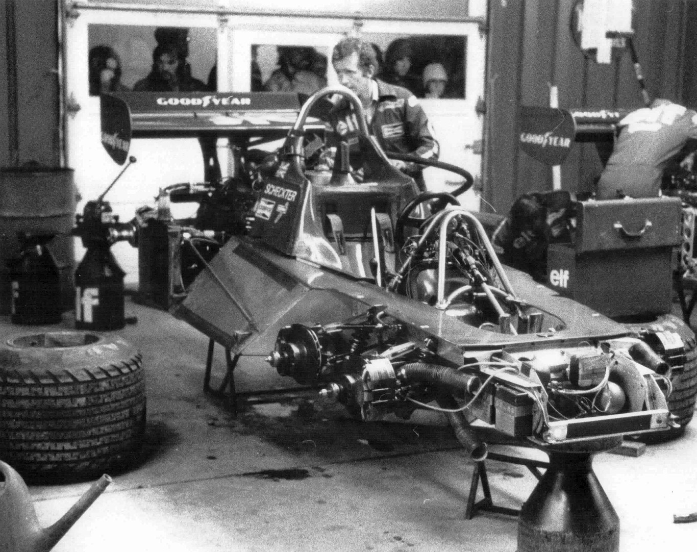 Recordamos el Tyrrell P34, el coche de seis ruedas que ganó una carrera ...