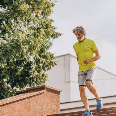 No hacen falta 10.000 pasos: la ciencia revela cuántos necesitas para cuidar tu cerebro y protegerlo del alzhéimer