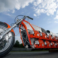 Esta moto con 24 motores de motosierra y 170 CV es casi más rápida que una Suzuki Hayabusa. Y hay vídeo