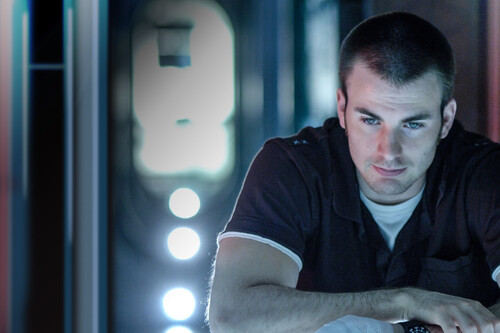 El fracaso de ciencia ficción que "habría cambiado" la carrera de Chris Evans es uno de los thrillers espaciales más realistas y recomendables del siglo XXI 