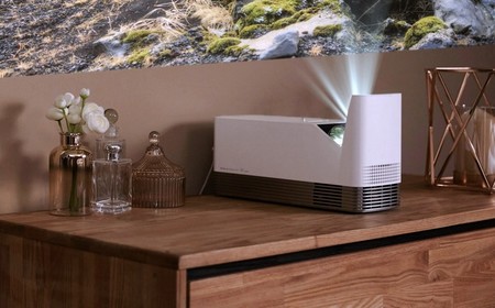 El nuevo proyector láser de tiro corto de LG promete más luminosidad y 100 pulgadas a 12 cm de la pared
