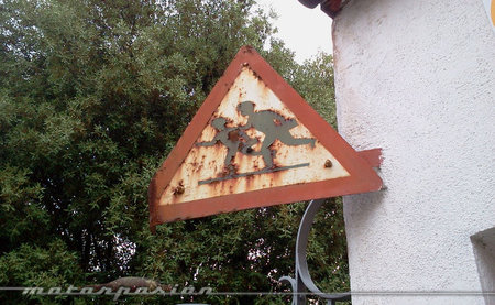 Señal de peligro en peligro de desintegración