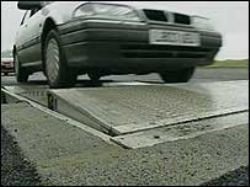 Generador eléctrico a partir del paso de los coches