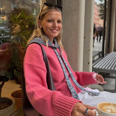 Birkenstock tiene los zuecos más cozy de la temporada: con borreguito, híper cómodos y le hacen la competencia a las deportivas