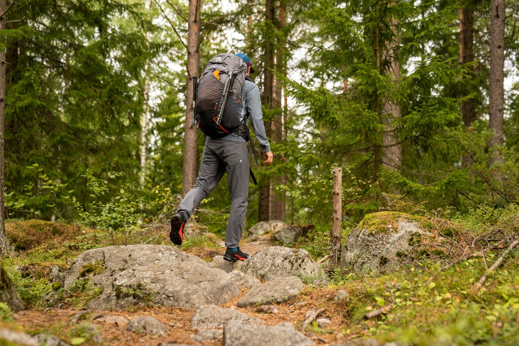 Estas son las zapatillas Hi-Tec más ligeras que puedes encontrar en Decathlon para realizar senderismo esta primavera 