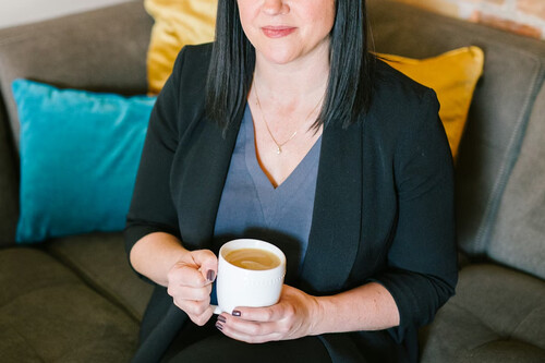 La mujer que quemó una casa y mordió a un policía tiene algo que decirte sobre lo que puedes hacer o no con la IA