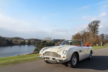 Aston Martin anuncia una conversión eléctrica reversible para sus coches clásicos con este Heritage EV
