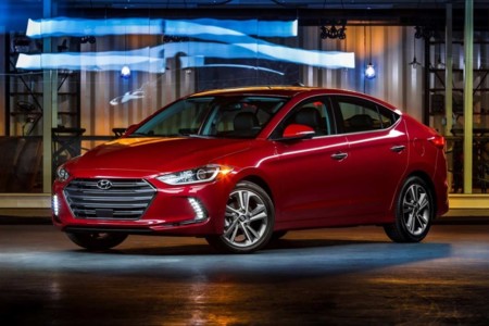 Llega el nuevo Elantra con nuevo motor, pero de momento sólo de gasolina