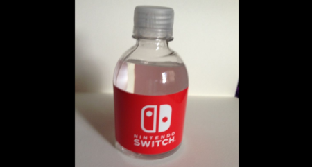 Se subasta en Ebay una botella de agua con el logo de Switch. Precio de salida: 100 dólares