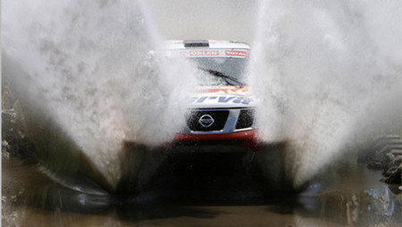Dakar2009-Nissan-vadeando.jpg