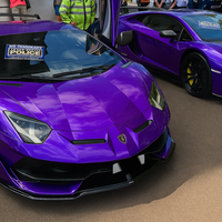 De los barrios más exclusivos de Londres al depósito: la policía requisa 72 superdeportivos en 48 horas, incluidos dos Lamborghini morados que no tenían ni seguro 