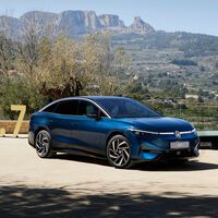 El Volkswagen ID.7 es el Passat eléctrico de casi 5 metros de largo, interior estilo Tesla y rango de 600+ km