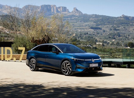 El Volkswagen ID.7 es el Passat eléctrico de casi 5 metros de largo, interior estilo Tesla y rango de 600+ km