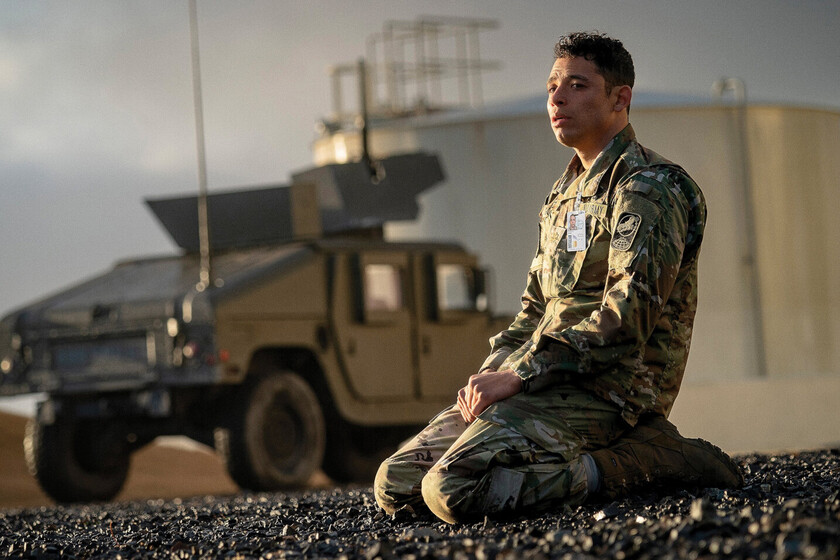 Dos  horas de pura tensión con un final que te dejará la cabeza hecha un lío.  La película nº1 en Netflix tiene a Idris Elba decidiendo el destino del mundo