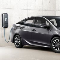 Toyota y Panasonic crearán una empresa para fabricar las baterías de sus próximos coches eléctricos e híbridos