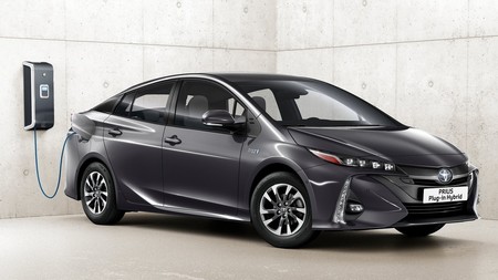 Toyota y Panasonic crearán una empresa para fabricar las baterías de sus próximos coches eléctricos e híbridos