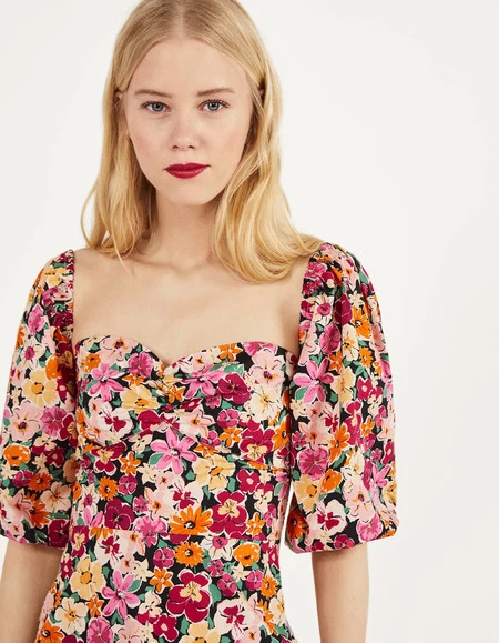 Los vestidos de Bershka tienen los estampados de moda de la temporada y algunos son perfectos para dar el primer paseo