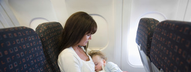 ¿A partir de qué edad puede viajar en avión un bebé?
