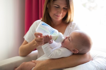 ¿Cómo influye la alimentación en el sueño del bebé?