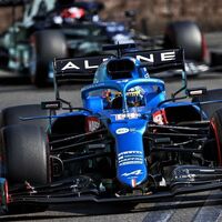 La magia de Fernando Alonso volvió en Bakú: una exhibición de adelantamientos para tapar las carencias de Alpine