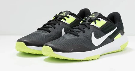 Chollo en Asos con las zapatillas Varsity Compete 3 de Nike, que pueden ser nuestras por 44,10 euros en varias tallas