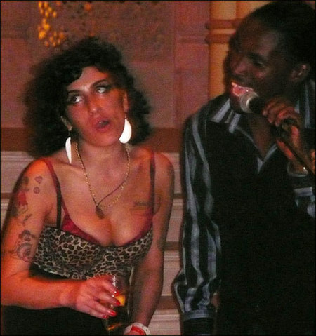 Amy Winehouse de juerga en el Caribe