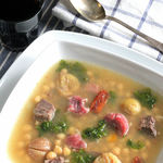 Cocido gallego con garbanzos, castañas y kale. Receta reconfortante de otoño 