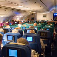 Entretenimiento a bordo: las series favoritas de los viajeros para ver en el avión