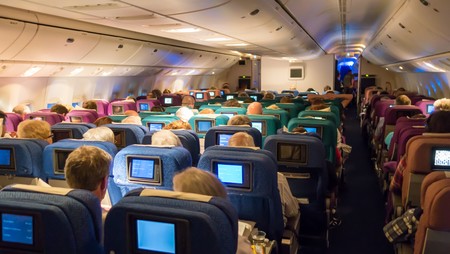 Entretenimiento a bordo: las series favoritas de los viajeros para ver en el avión
