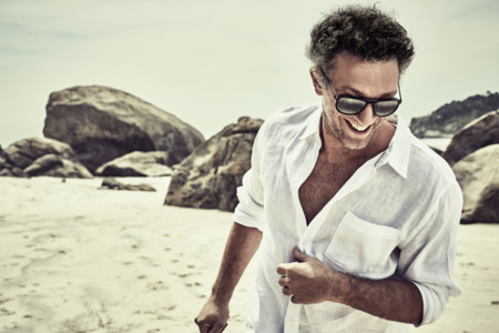 Vincent Cassel nuevo rostro de las gafas Vuarnet fotografiado por el gran Marcel Hartmann