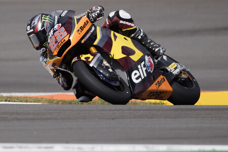 ¡Tres de tres! Sam Lowes vuelve a hacer la pole position de Moto2 pese una caída