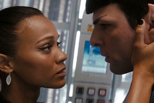 La Mejor Pelicula De Ciencia Ficcion Protagonizada Por Zoe Saldana Esta En Netflix Star Trek Un Clasico Moderno De La Opera Espacial