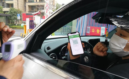China crea una app para combatir el coronavirus y avisan de que comparte información con la policía