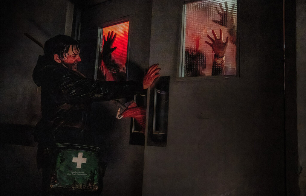 Zach Cregger desvela la principal inspiración que ha tenido de los videojuegos para la adaptación de Resident Evil: Cada ubicación presenta un reto único 