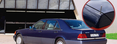 Dos varillas extensibles en el culo de un Mercedes. Así eran las primeras ayudas analógicas para aparcar el coche