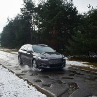 ¡Atención, bache! Ford quiere que sus coches emitan alertas de lo que te espera en carretera