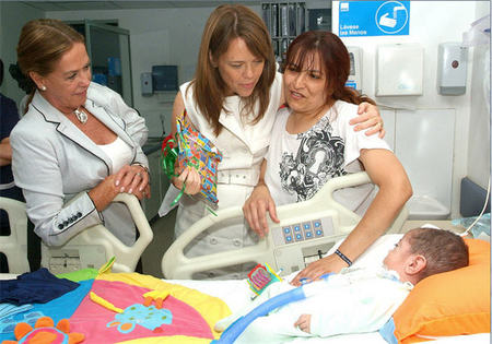 Campaña de sensibilización para pedir más amplitud horaria de visitas en las UCI Pediátricas de los hospitales españoles