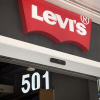 De 120 a menos de 54 euros: Levi's liquida sus icónicos 501 para empezar la temporada gastando poco
