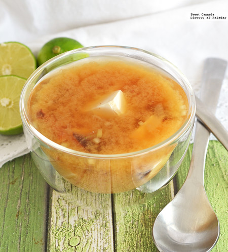 Sopa miso tradicional. Receta japonesa