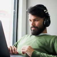 Mejores auriculares con micrófono para trabajar en casa o la oficina (o incluso jugar): cuál comprar y 13 recomendaciones
