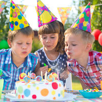 "Mi hijo cumple años en verano": cinco ventajas (y algún inconveniente) de celebrar un cumpleaños infantil en vacaciones