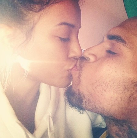 Karrueche Tran y Chris Brown, de lo más amorosos antes de ir a <em>rehab</em>