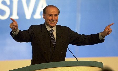 La Italia de Berlusconi se tambalea y la UE no tiene propuestas