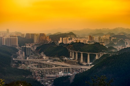 Este lío de carreteras está en la ciudad china de Guiyang y si te equivocas de salida aparecerás en Mordor capital