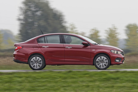 El Fiat Tipo ya está disponible con GLP o con caja de doble embrague DDCT