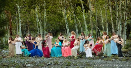 Una preciosa foto para homenajear a las madres que amamantan y a las que dan biberón