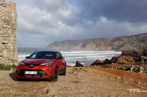 Probamos el nuevo Toyota C-HR: el SUV híbrido mantiene su habitabilidad, pero aumenta de potencia hasta 184 CV