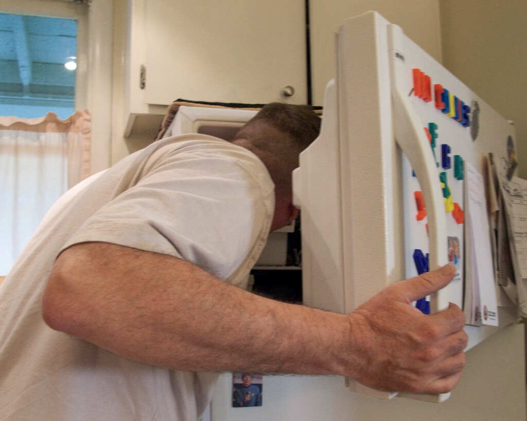 Se olvidan de apagar la máquina de hielo del congelador y se fueron de viaje. Esto es lo que se encontraron al volver 